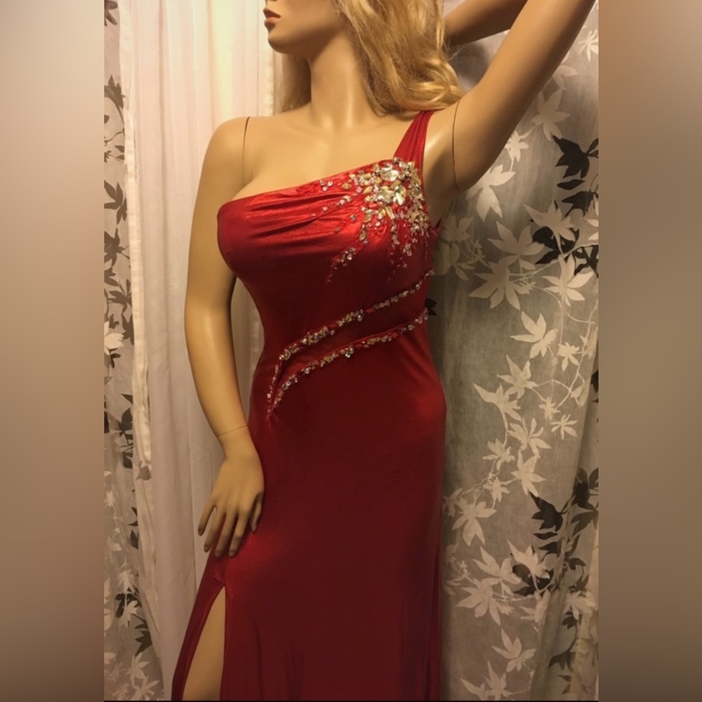 Kiss Kiss Red One Shoulder Formal Gown Beaded Sequin Train Size 10 - Picture 12 of 12